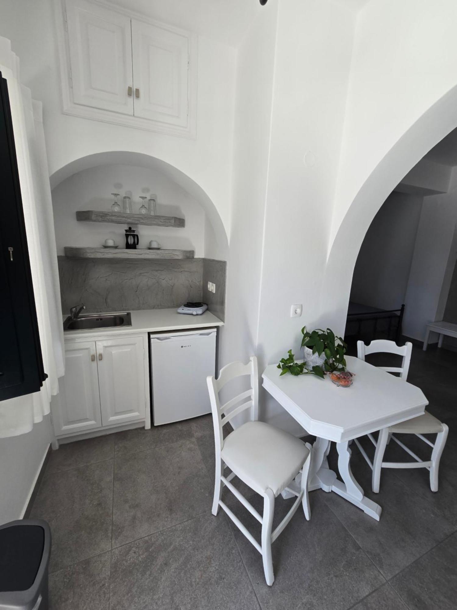 Anthonas Hotel de apartamente Imerovigli (Santorini)
