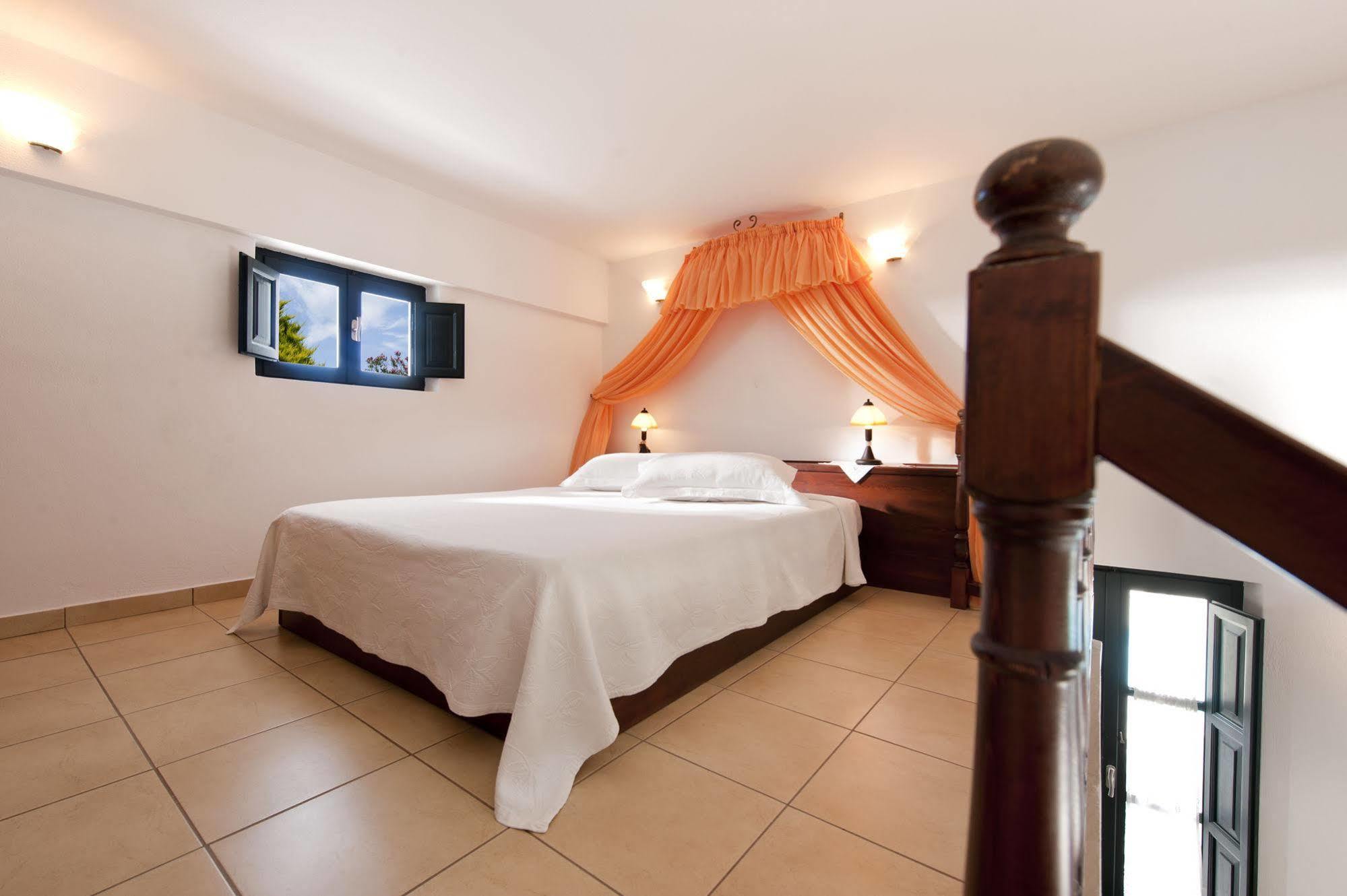 Anthonas Apartments 3* Imerovigli (Santorini)