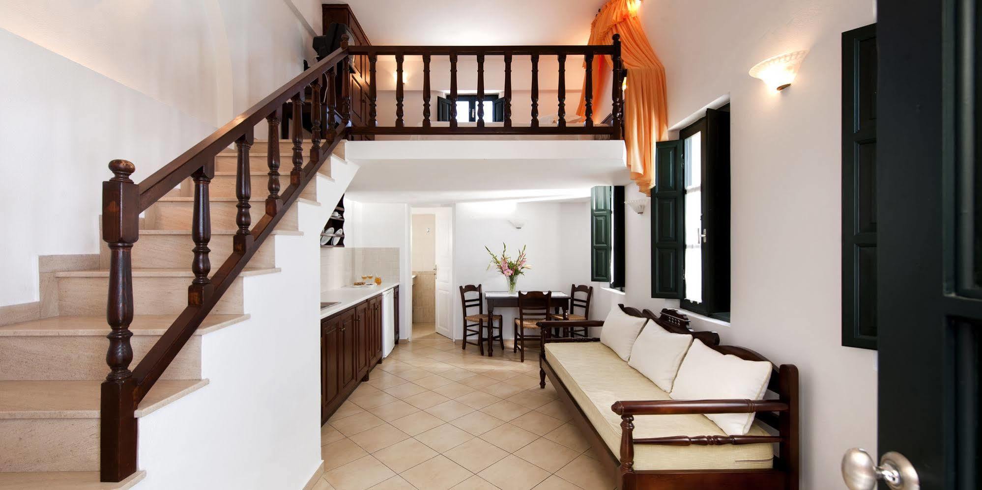 Anthonas Apartments Aparthotel 3*
